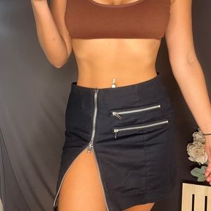 Black zip up grunge skirt in small